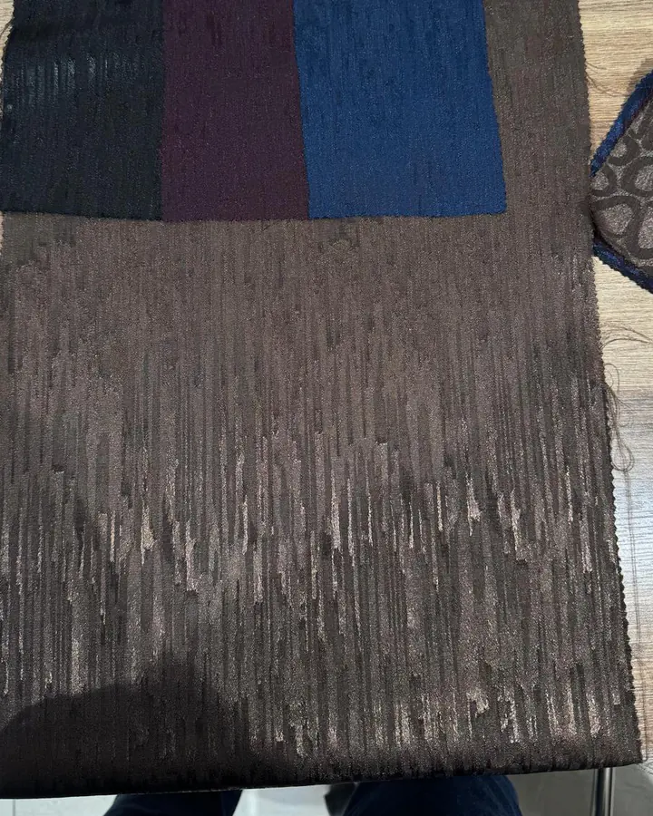 Saten Jakar fotoğraflanmış kumaş görünümü, 12 görselden 4