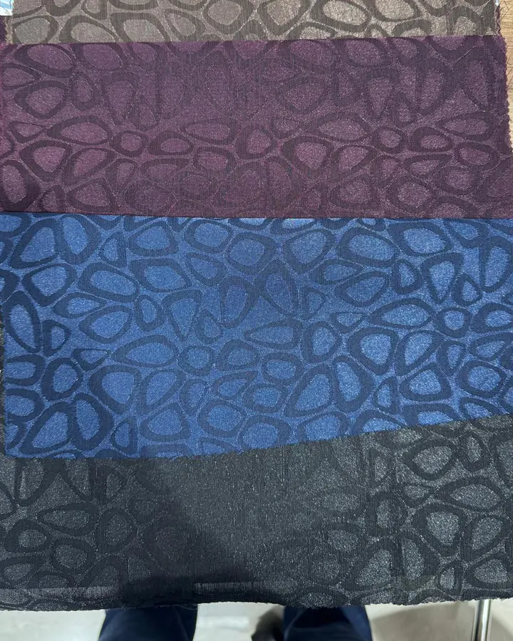Saten Jakar fotoğraflanmış kumaş görünümü, 12 görselden 5
